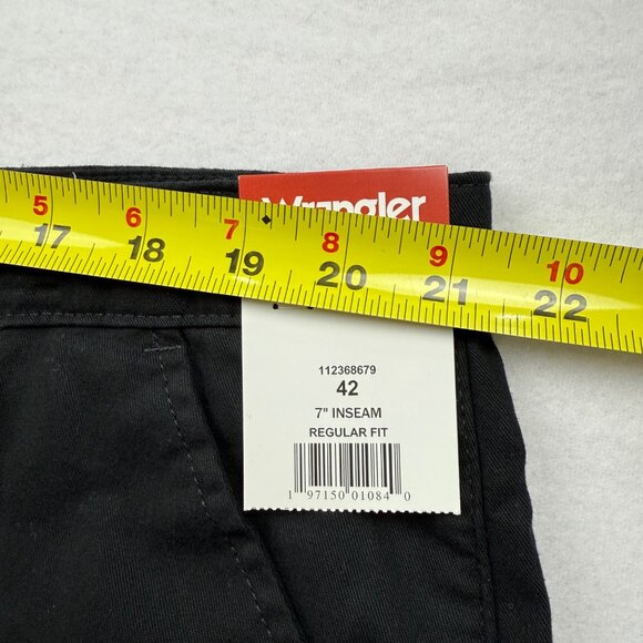 Wrangler Men's Regular Fit Medium Stretch Black Shorts Size 42 Inseam 7" NWT - Picture 9 of 12